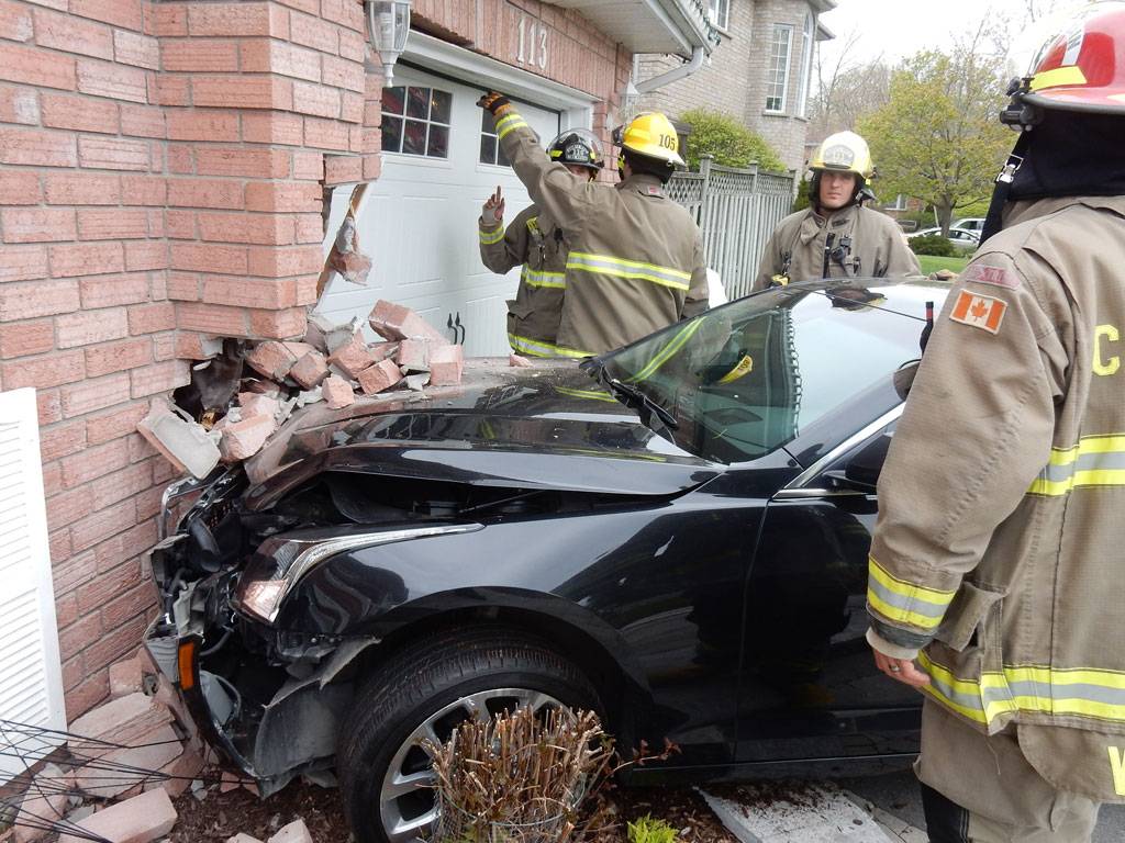 INQUINTE.CA UPDATE no charges after car hits house in Quinte West