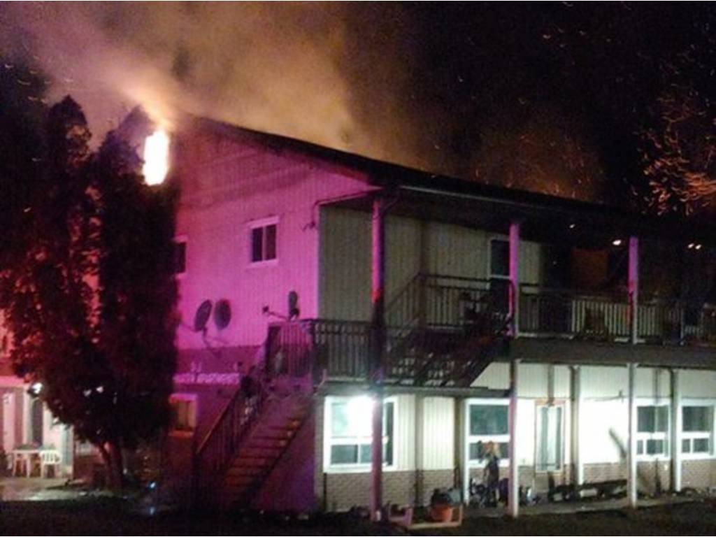 INQUINTE.CA Residents flee apartment fire north of Tweed