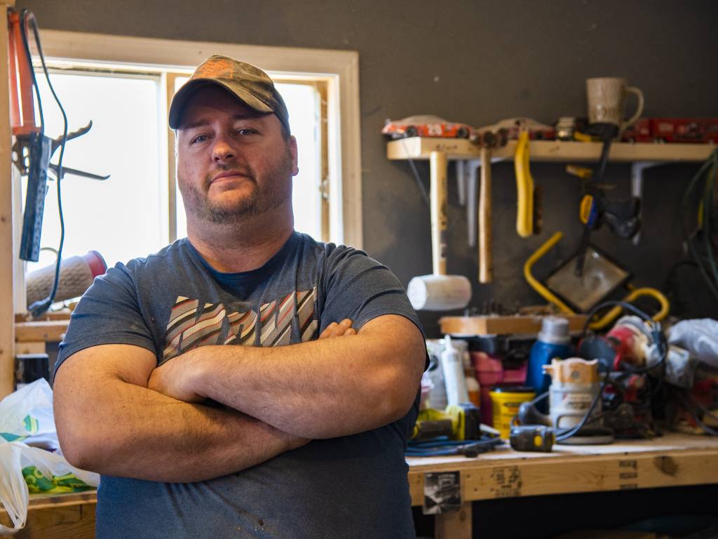 INQUINTE.CA Furniture builder helps needy families get better sleep