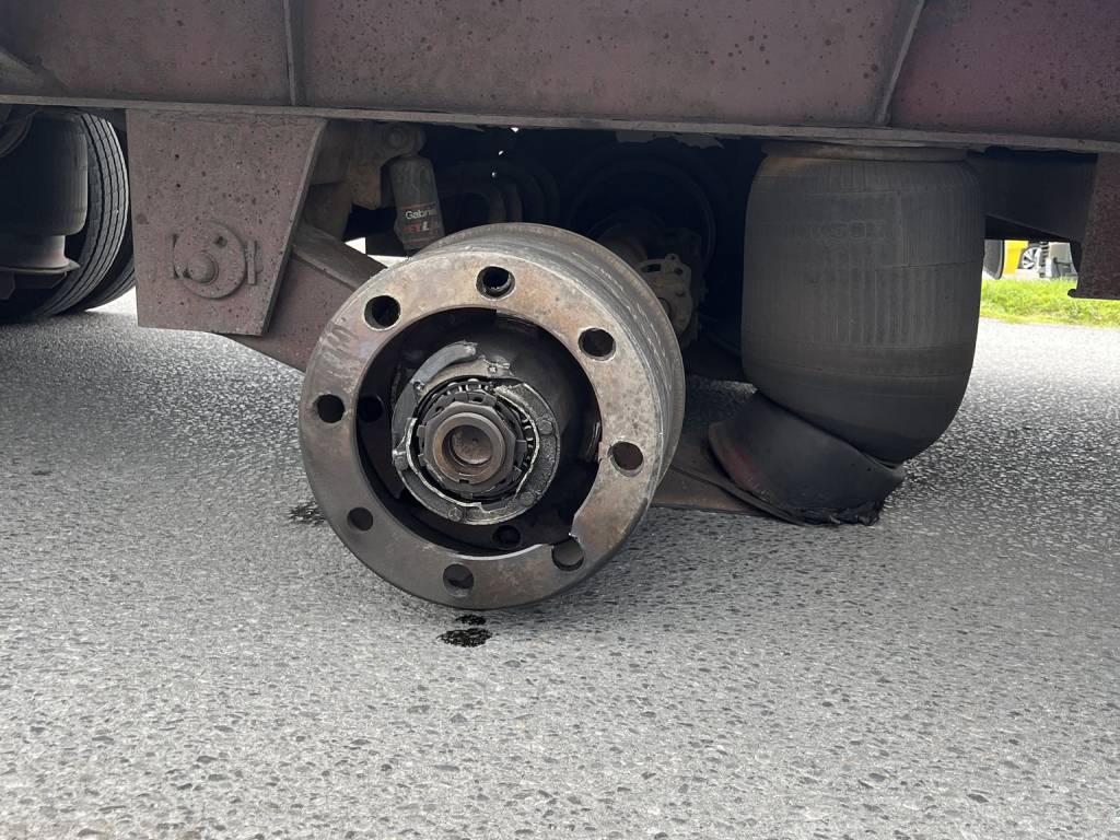 InQuinte.ca Truck tire bounces across 401 in Quinte West