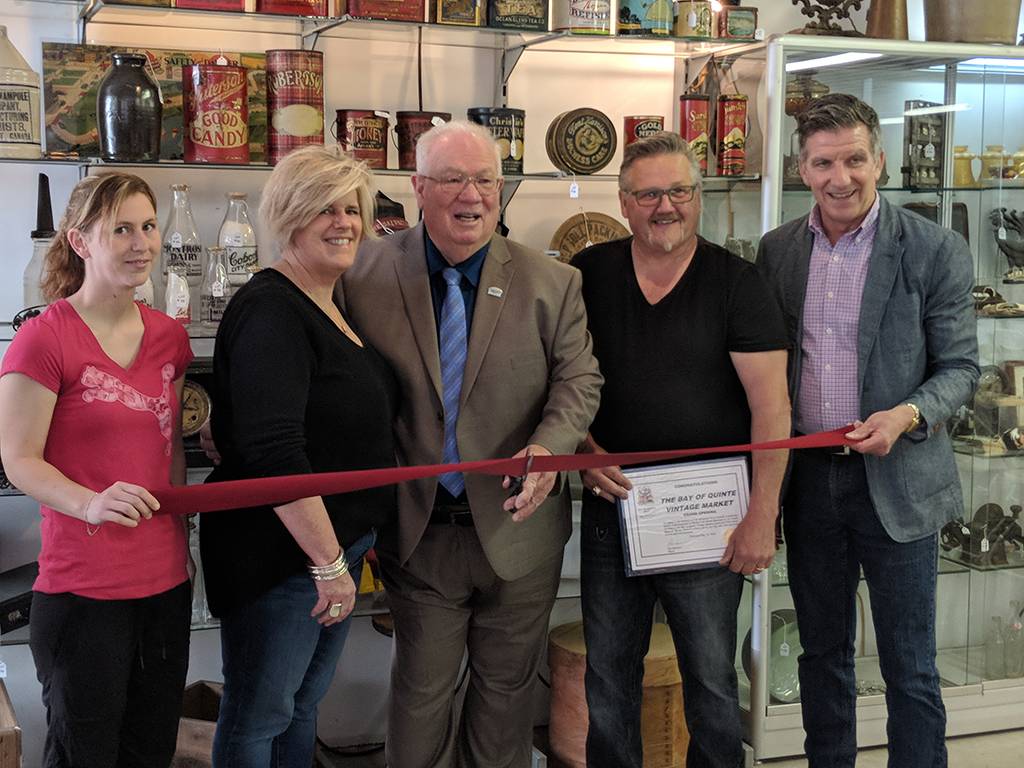 INQUINTE.CA New Bay of Quinte Vintage Market ‘corners the County’