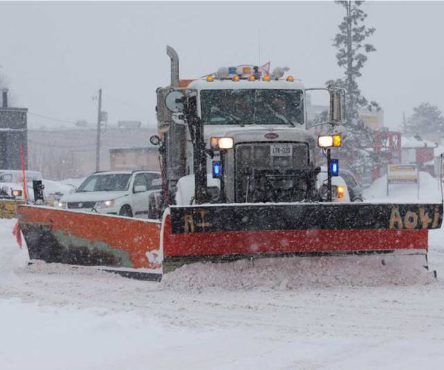INQUINTE.CA Snow plow involved in twovehicle crash