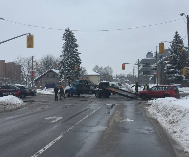 INQUINTE.CA Crash delays traffic at Moira and Pinnacle