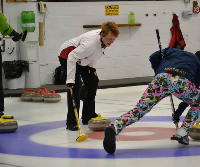 INQUINTE.CA Curling Rocks! Find out Why.